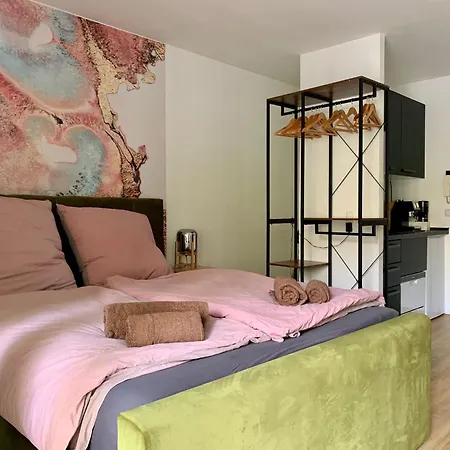 Sali - - Studioapartments Essen